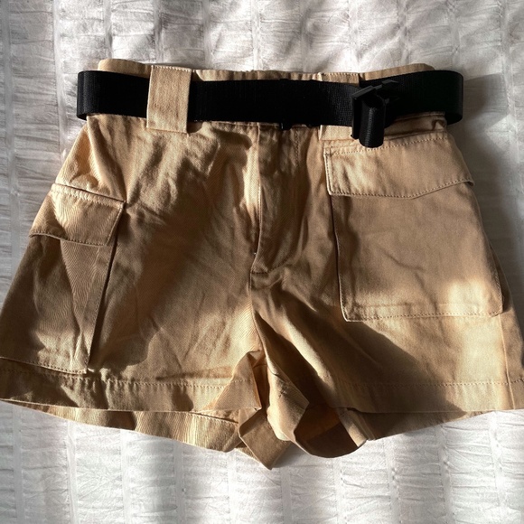 Aritizia TNA Cargo Shorts with Belt - Picture 1 of 5